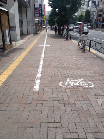 Shinjuku-Dori sidewalk